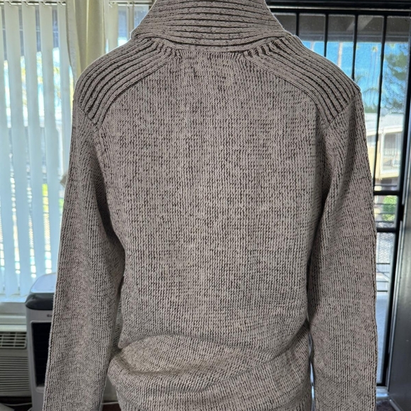 Sweater - Picture 4 of 6